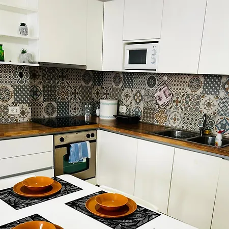 Quiet & Spacious Center - 4 Min Walk * Tirana