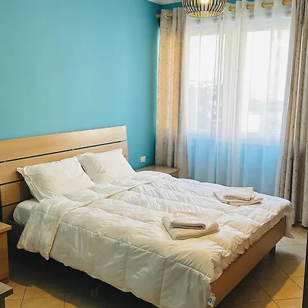 شقة Quiet & Spacious Center - 4 Min Walk *