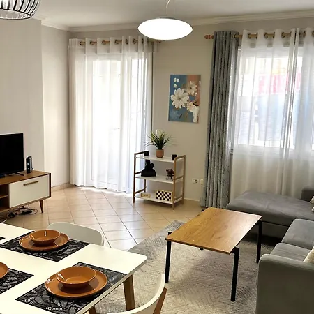 Quiet & Spacious Center - 4 Min Walk 公寓 地拉那